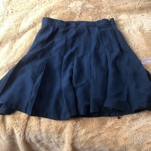 Black pleated skirt with zipper